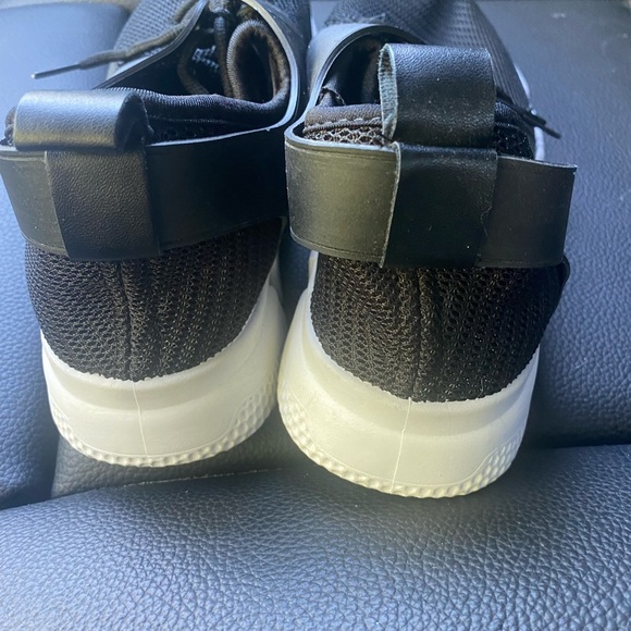 ATHLETIC SHOES- hardly worn🤩🤩🤩like NEW! - Picture 7 of 8